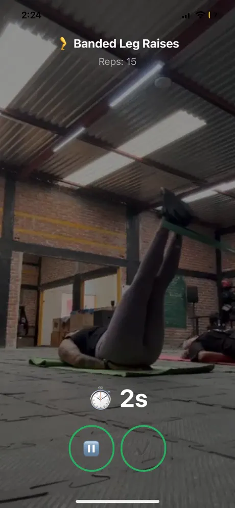 Wodliseum - Ejercicio en progreso: Banded Leg Raises con contador de repeticiones y controles de grabación